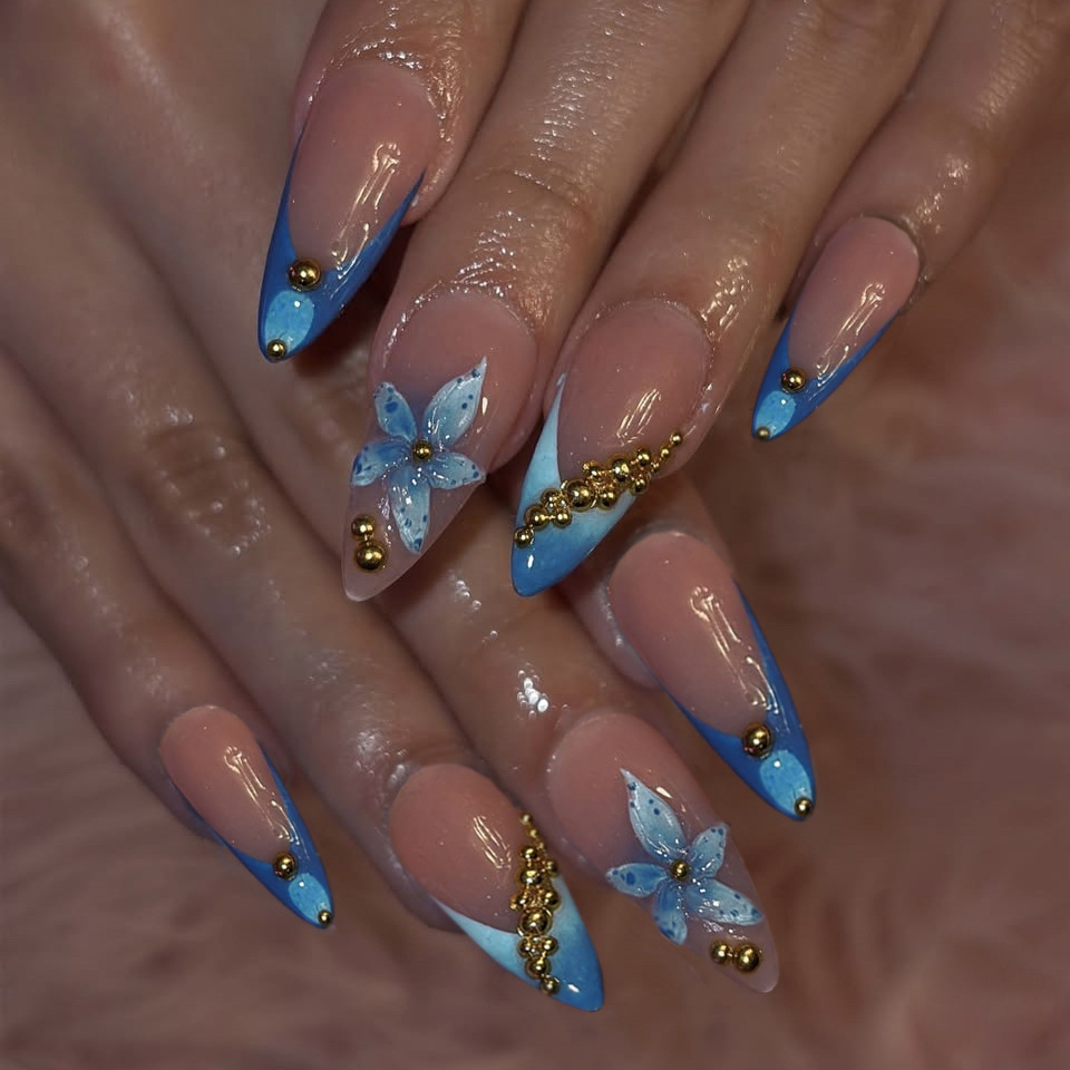 Nail Art Motif - Faux ongles nude avec motif floral